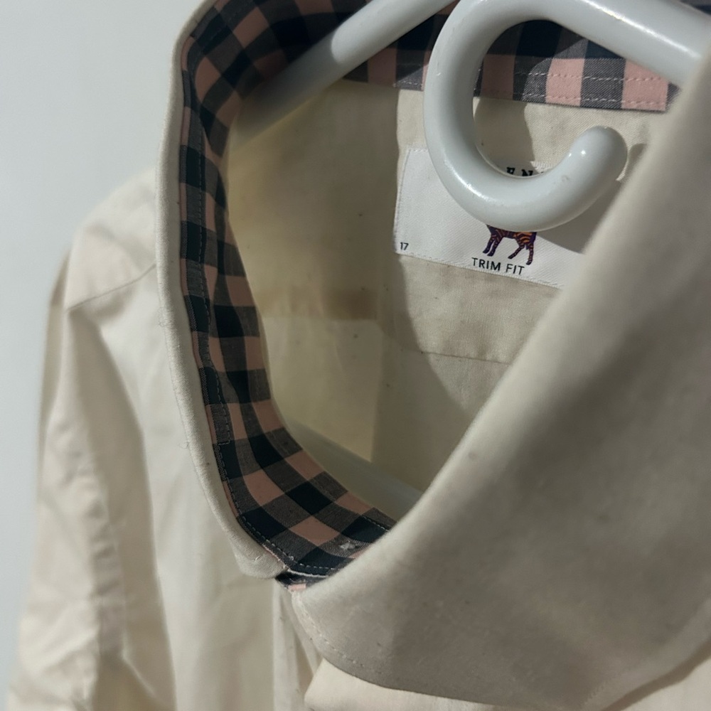 Cream Dress Shirt with Pointed Collar and Buttoned Cuffs - Picture 4 of 8